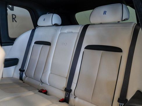 Used 2021 Rolls-Royce Cullinan Black Badge image 12