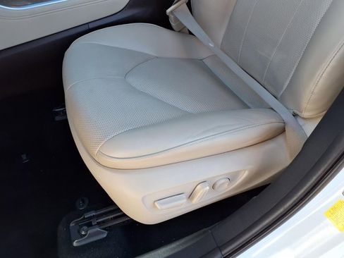 Used 2020 Toyota Highlander Limited image 26