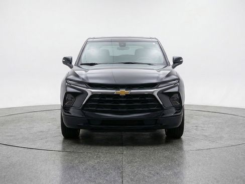 Used 2025 Chevrolet Blazer LT image 2