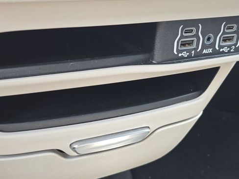 Used 2023 Chrysler Pacifica Touring-L FWD image 32
