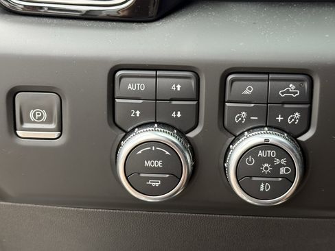 Used 2022 GMC Sierra 1500 AT4 w/ AT4 Premium Package AWD/4WD image 25
