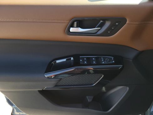 New 2026 Nissan Pathfinder Platinum image 19