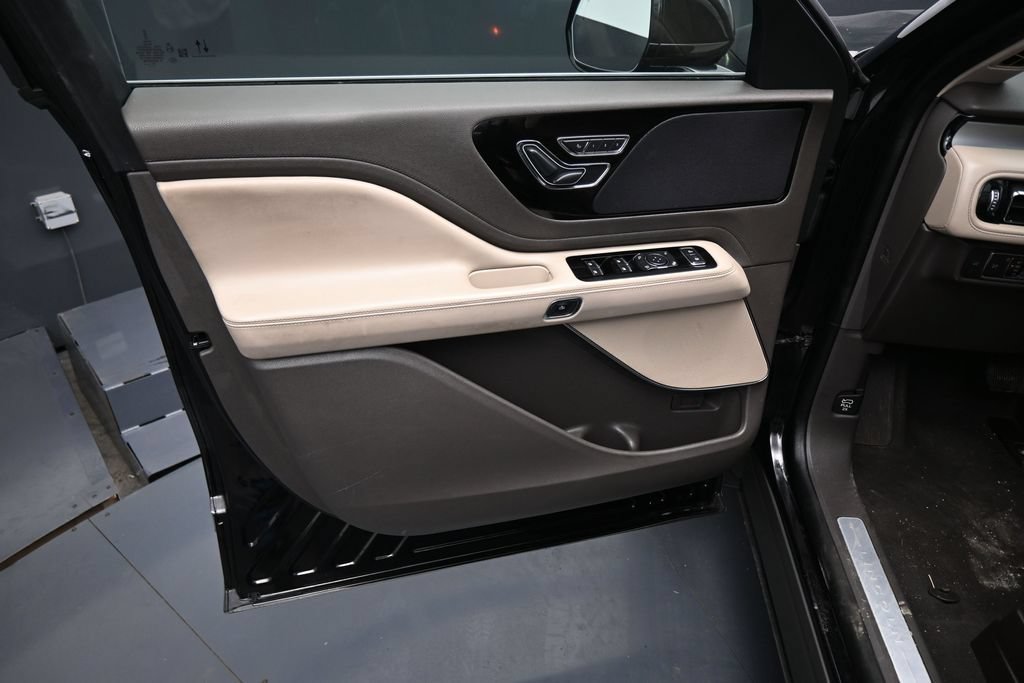 Used 2022 Lincoln Aviator 2WD image 11