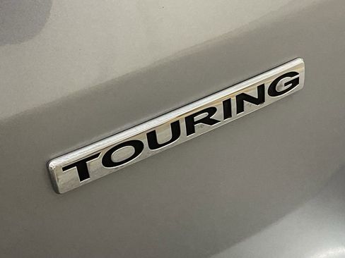 Used 2016 Honda Odyssey Touring Elite image 25