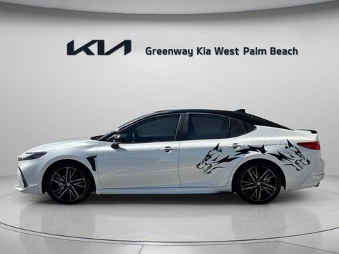 Used 2025 Toyota Camry XSE FWD image 4