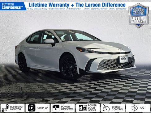 Used 2025 Toyota Camry SE image 1