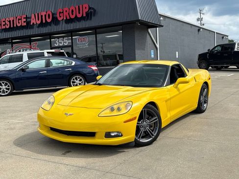 Used 2008 Chevrolet Corvette Coupe w/ Preferred Equipment Group RWD image 2