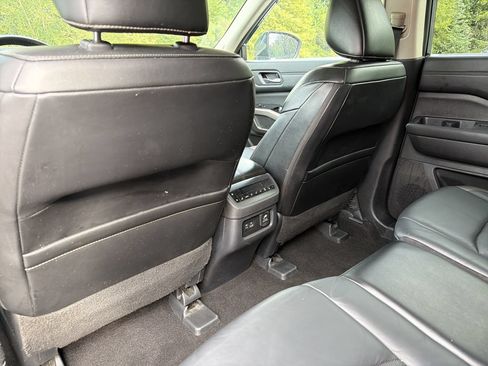 Used 2025 Nissan Pathfinder Platinum w/ Cargo Package AWD/4WD image 21