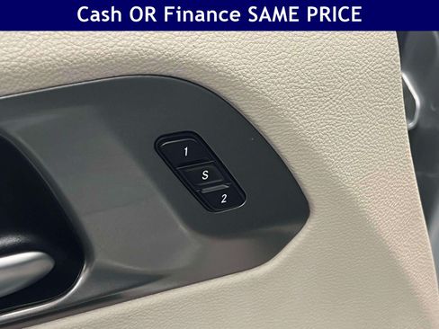 Used 2024 Chrysler Pacifica Touring-L FWD image 20