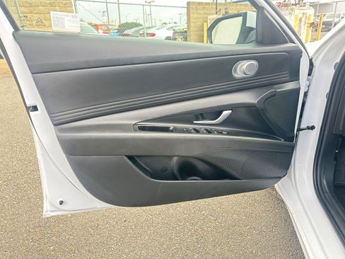 Used 2025 Hyundai Elantra SEL image 20