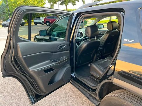 Used 2019 GMC Acadia SLT w/ LPO, Cargo Package AWD/4WD image 12