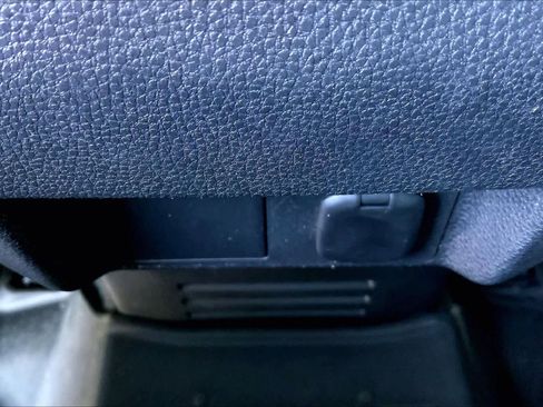 Used 2025 Toyota Tacoma TRD Off-Road image 33