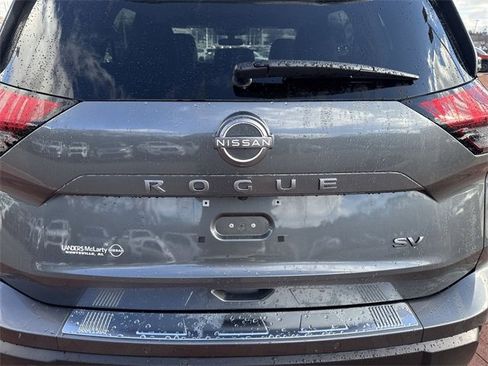 Used 2024 Nissan Rogue SV w/ SV Premium Package image 10
