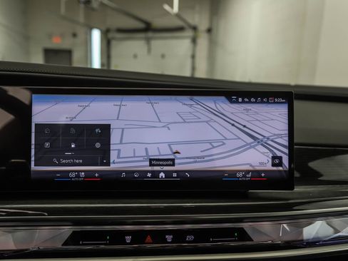 Used 2026 BMW 750e xDrive w/ Executive Package image 17