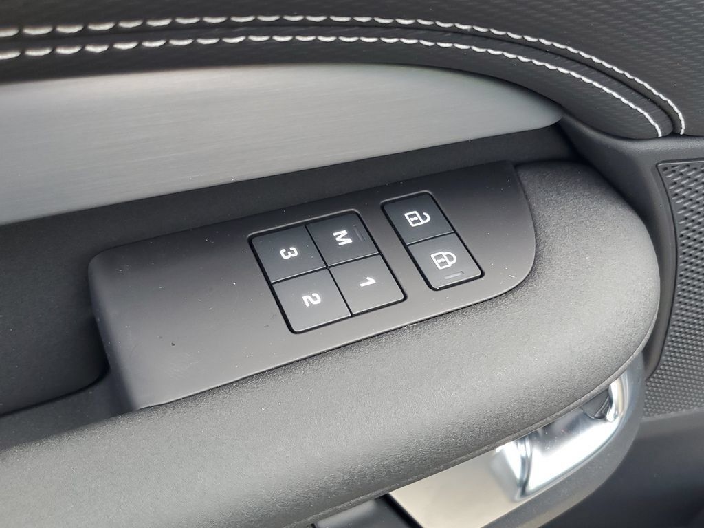 New 2026 Land Rover Discovery Limited Edition AWD/4WD image 10