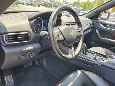 Used 2019 Maserati Levante image 17
