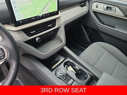 Used 2025 Ford Explorer Active RWD image 27