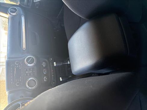 Used 2017 Jeep Wrangler Unlimited Sahara image 7