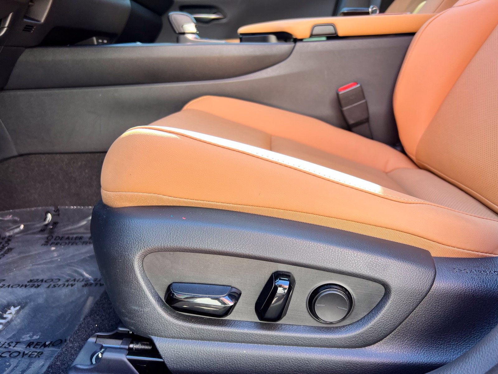 Used 2025 Lexus UX 300h FWD w/ Cold Area Package image 29