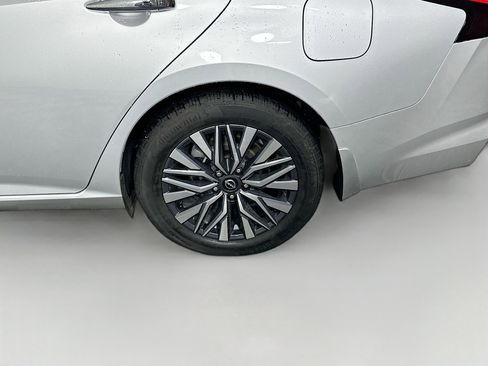 Used 2023 Nissan Altima 2.5 SV FWD image 11