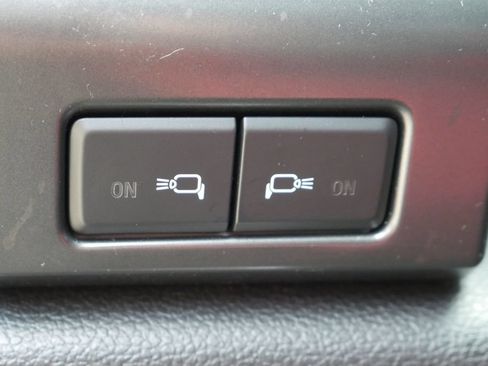 Used 2018 Ford F150 Lariat w/ Equipment Group 502A Luxury AWD/4WD image 22