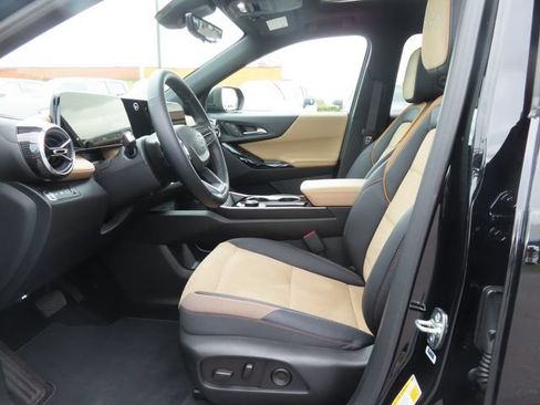 Used 2025 Chevrolet Equinox ACTIV w/ Safety and Technology Package AWD/4WD image 15