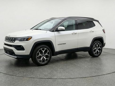 Used 2025 Jeep Compass Limited image 3