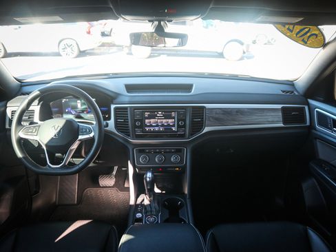 Used 2022 Volkswagen Atlas Cross Sport SE image 29