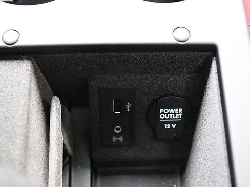 Used 2018 Porsche Macan AWD/4WD image 32