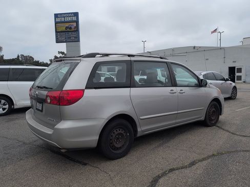 Used 2009 Toyota Sienna CE FWD image 5