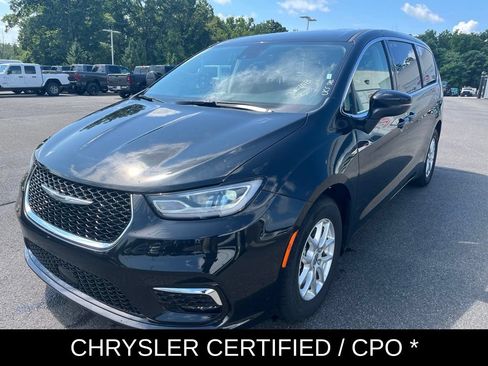 Used 2023 Chrysler Pacifica Touring-L FWD image 8