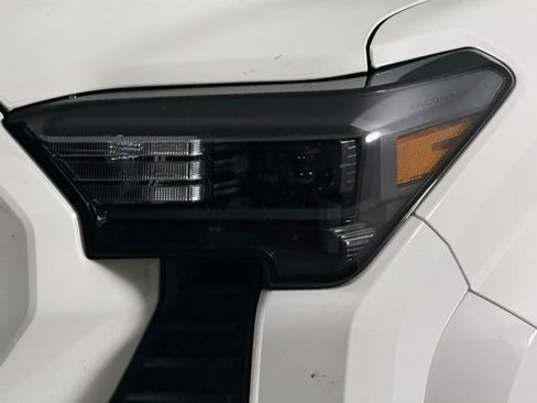 Used 2025 Toyota Tacoma SR5 AWD/4WD image 11