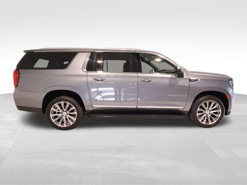 Used 2022 GMC Yukon XL Denali AWD/4WD image 5