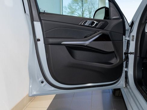 Used 2026 BMW X5 xDrive40i w/ M Sport Package image 12