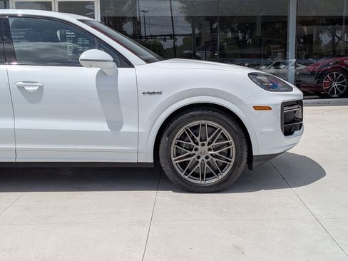 New 2026 Porsche Cayenne Turbo AWD/4WD image 11