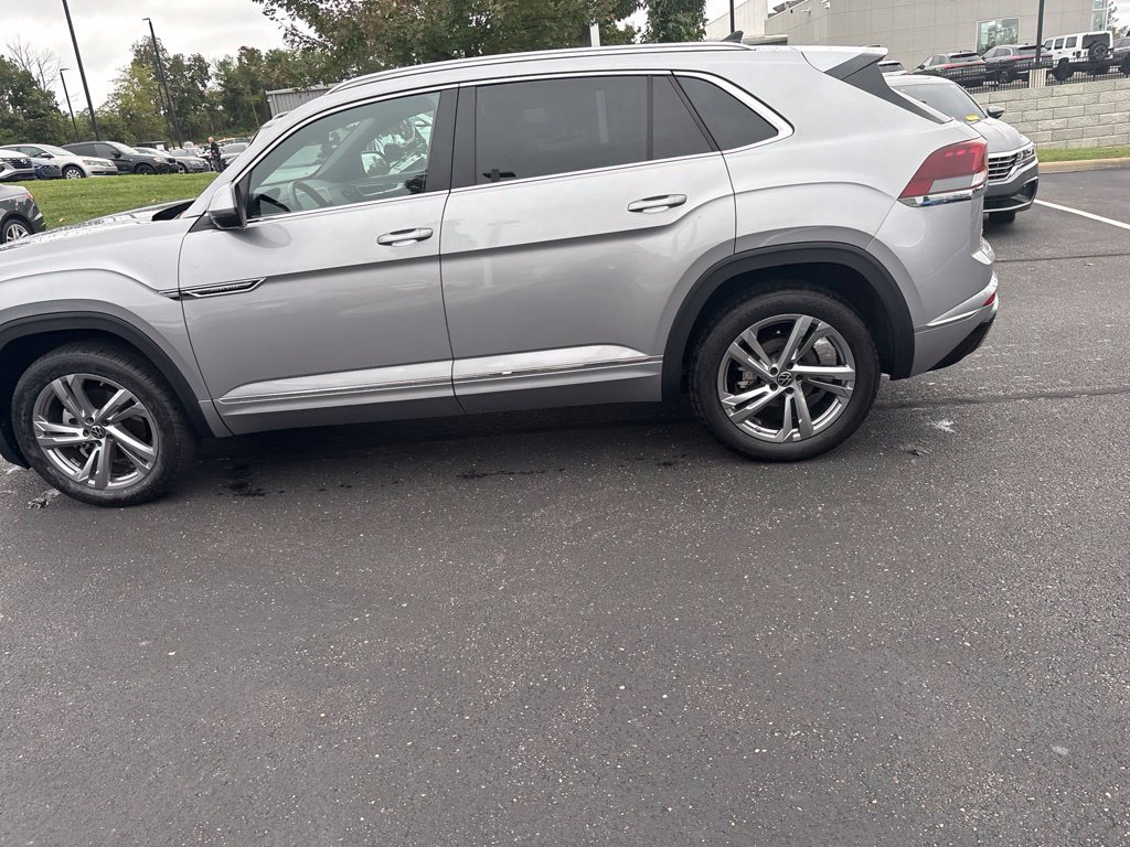 Used 2024 Volkswagen Atlas Cross Sport SEL R-Line AWD/4WD image 5