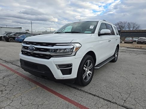 Used 2023 Ford Expedition Limited image 3