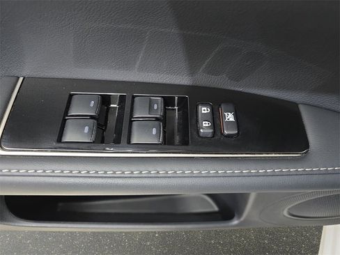 Used 2016 Lexus ES 350 w/ Luxury Package w/Wood Trim image 31