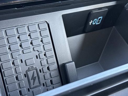 New 2026 Ford F250 Lariat w/ Black Appearance Package image 26