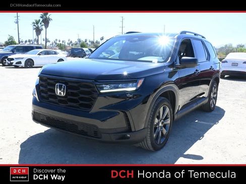 Used 2025 Honda Pilot Sport image 1