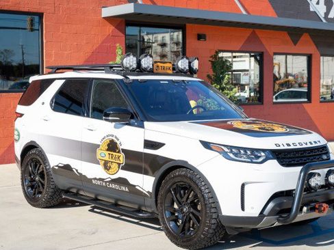 Used 2020 Land Rover Discovery HSE image 1