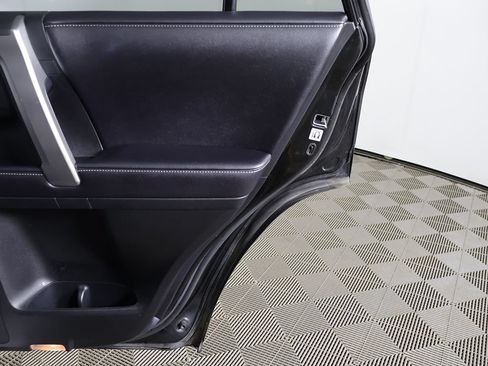 Used 2018 Toyota 4Runner Limited AWD/4WD image 22