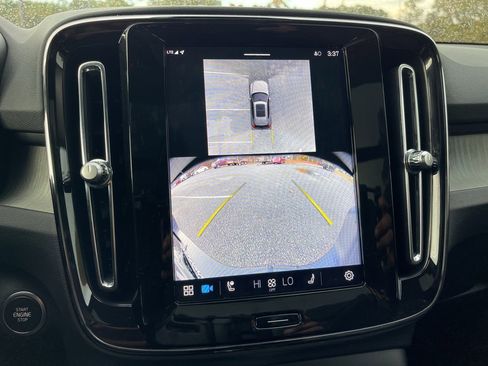 Used 2024 Volvo XC40 B5 Plus w/ Protection Package Premier image 11