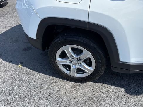 Used 2024 Jeep Compass Latitude image 23