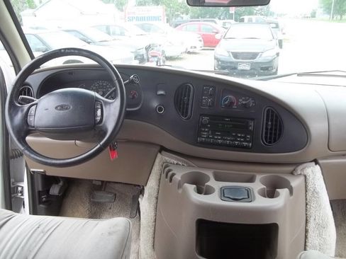 Used 2001 Ford E-150 and Econoline 150 image 10