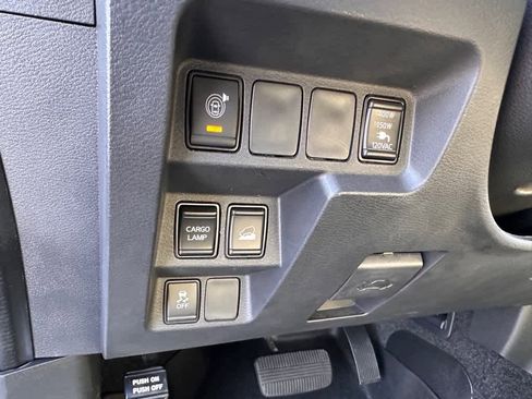 Used 2023 Nissan Frontier SV w/ SV Convenience Package image 17