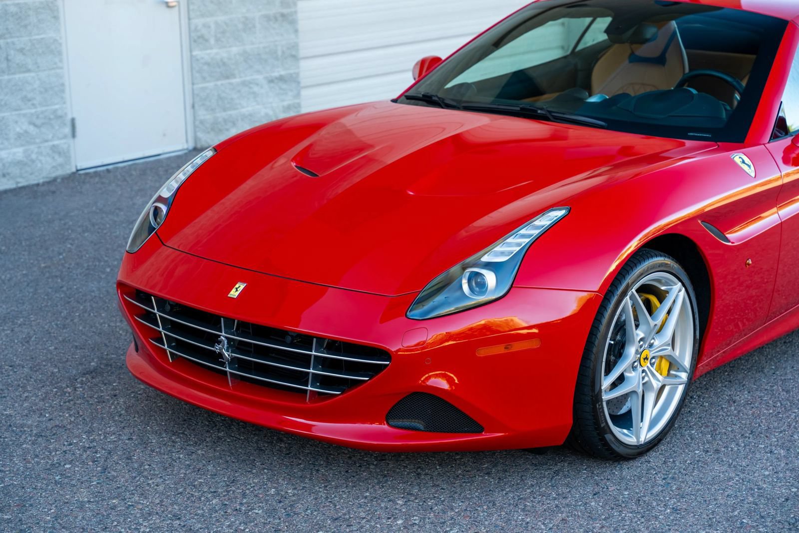 Used 2015 Ferrari California T RWD image 34