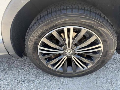 Used 2018 Volkswagen Tiguan SEL FWD image 8