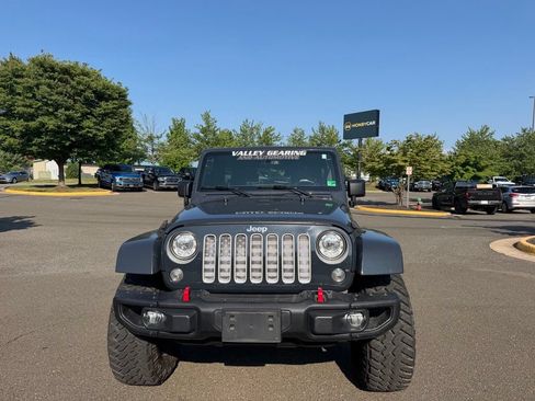 Used 2017 Jeep Wrangler Unlimited Sahara w/ Max Tow Package AWD/4WD image 2