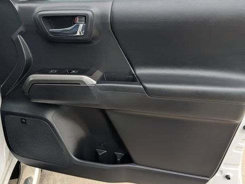 Used 2019 Toyota Tundra SR5 w/ SR5 Upgrade Package AWD/4WD image 33